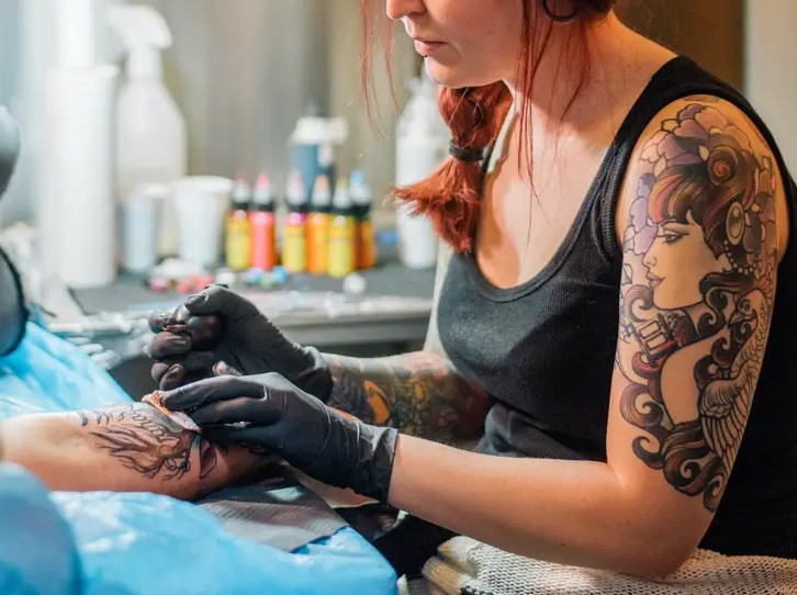 How much should you tip a tattoo artist?