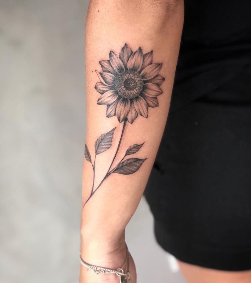 beautiful-sunflower-tattoo-by-Bia-Nery-Tattoo